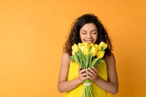 Flores amarillas el 21 de marzo: el verdadero significado detrás de esta tradición viral