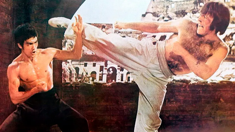 Chuck Norris saltó a la fama tras su icónica pelea con Bruce Lee en 'El Furor del Dragón' / FB: @officialchucknorrispage