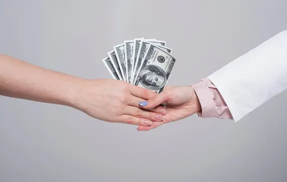 Recuerda que el tipo de cambio puede variar dependiendo el banco / FREEPIK