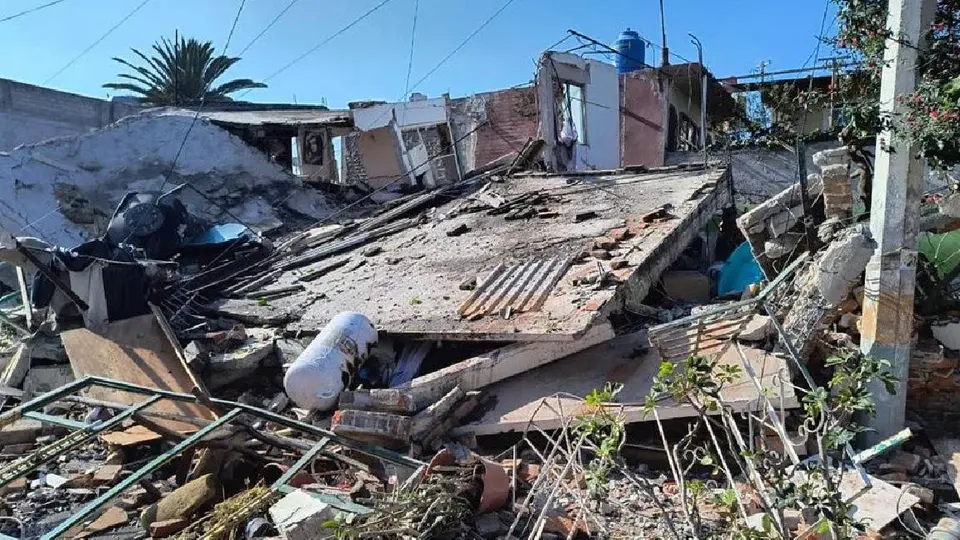 VIDEO: Explosión de tanque de gas provoca derrumbe de casa en Coacalco; hay lesionados