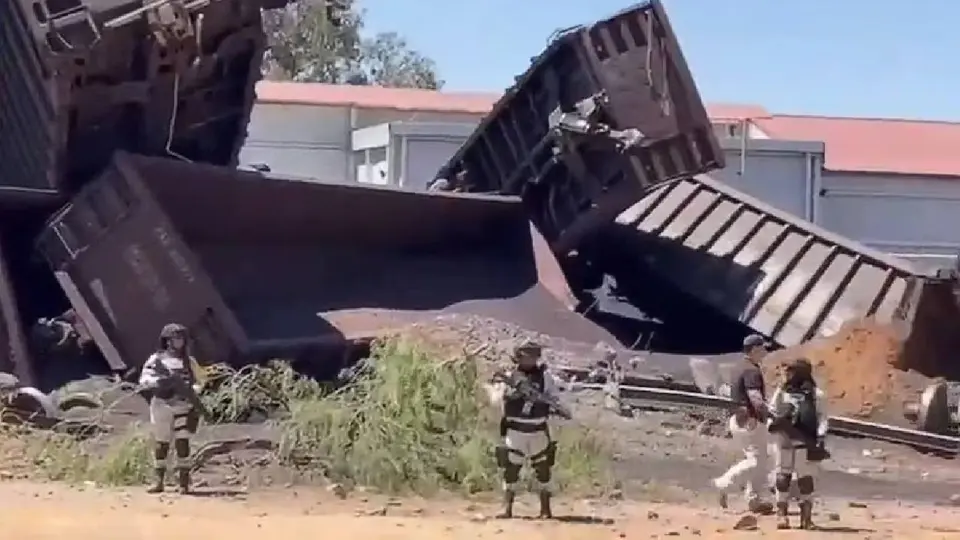 Tren se descarrila en Aguascalientes: muere migrante y hay heridos