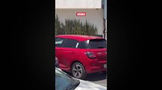 PREMIO A LA PACIENCIA: fan logró que Keylor le firmara sus guantes