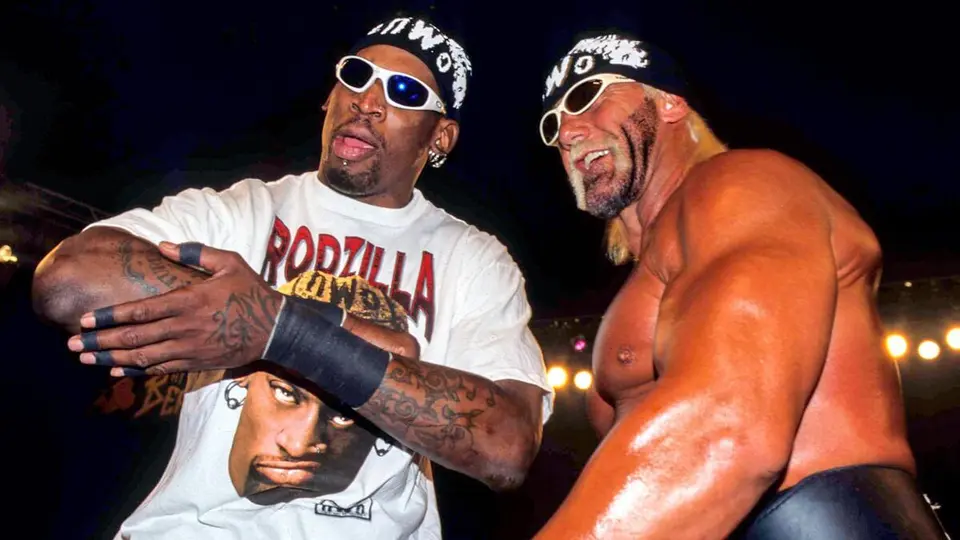 Dennis Rodman junto a Hulk Hogan | wwe.com