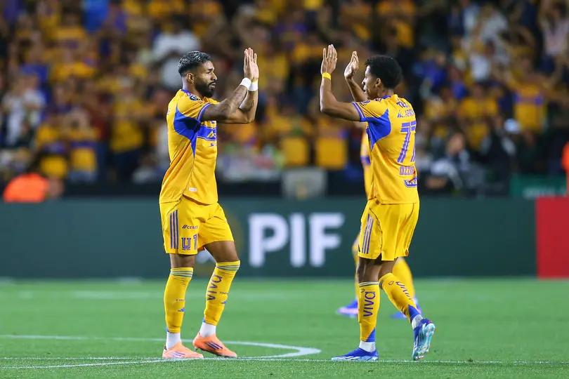 Rodrigo Aguirre y Ozziel Herrera en celebración de gol ante FC Cincinnati | IMAGO 7