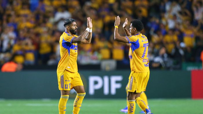 Rodrigo Aguirre y Ozziel Herrera en celebración de gol ante FC Cincinnati | IMAGO 7