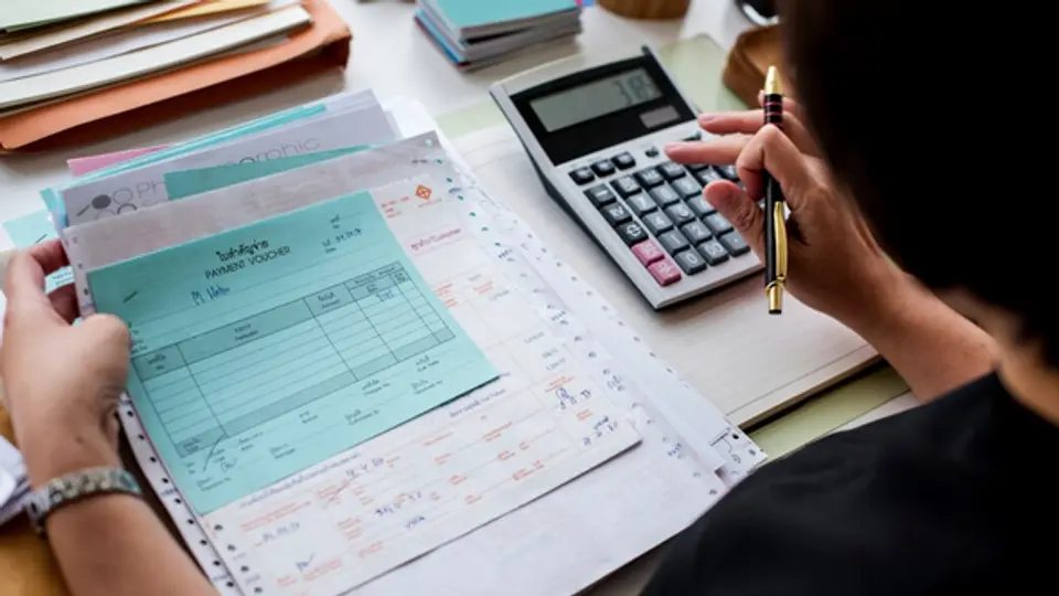 El uso de deducciones personales puede ayudarte a reducir impuestos o generar saldo a favor / FREEPIK