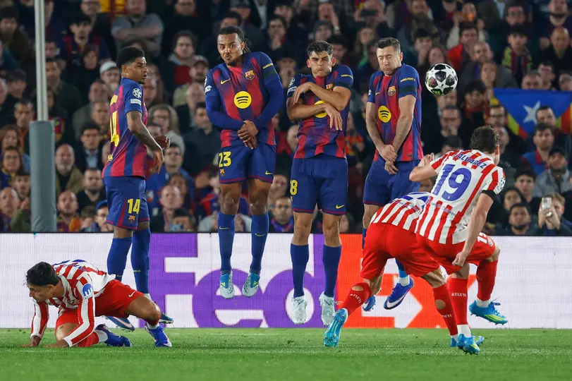 Julián Álvarez en el partido de Champions League de Atlético de Madrid contra Barcelona | AP