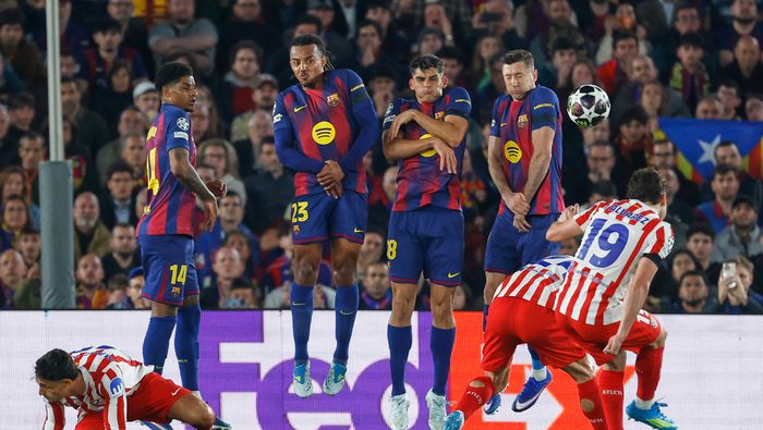 Julián Álvarez en el partido de Champions League de Atlético de Madrid contra Barcelona | AP
