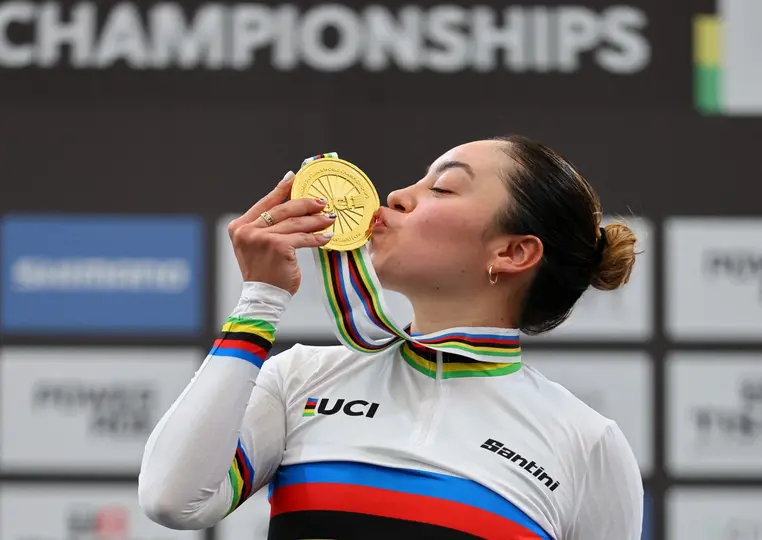 Yareli Acevedo celebrando su medalla de bronce | AFP