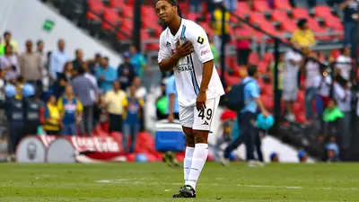 ¡El favorito del Azteca! Ronaldinho volvió a ser ovacionado en el renovado Estadio Banorte