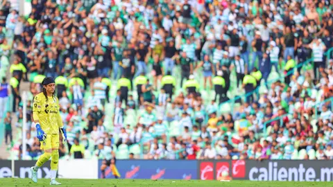 Carlos Acevedo, frustrado por la derrota de Santos ante Atlas