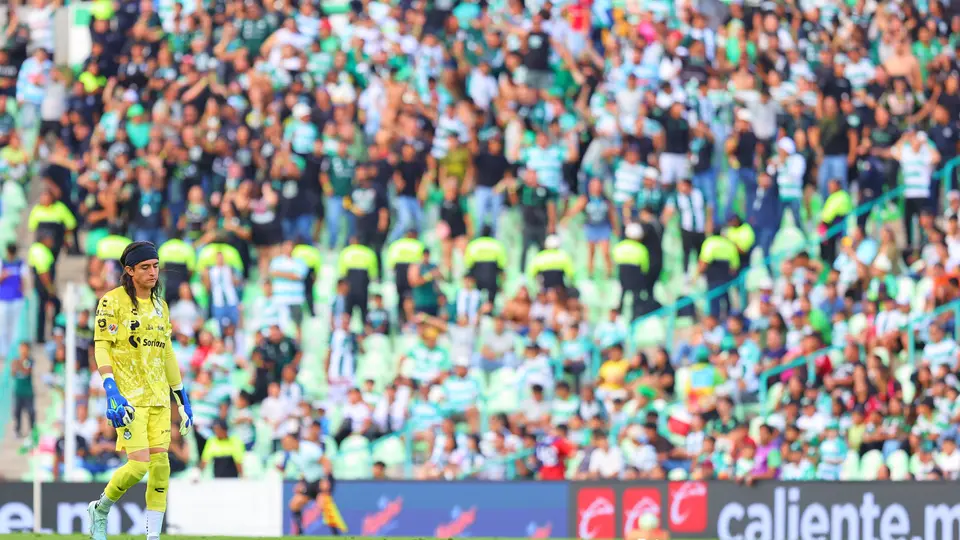 Carlos Acevedo, frustrado por la derrota de Santos ante Atlas