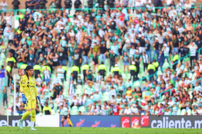 Carlos Acevedo, frustrado por la derrota de Santos ante Atlas