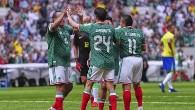 México vence a Brasil con doblete de Oribe Peralta en Juego de Leyendas