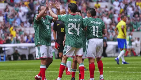 México vence a Brasil con doblete de Oribe Peralta en Juego de Leyendas