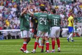 México vence a Brasil con doblete de Oribe Peralta en Juego de Leyendas