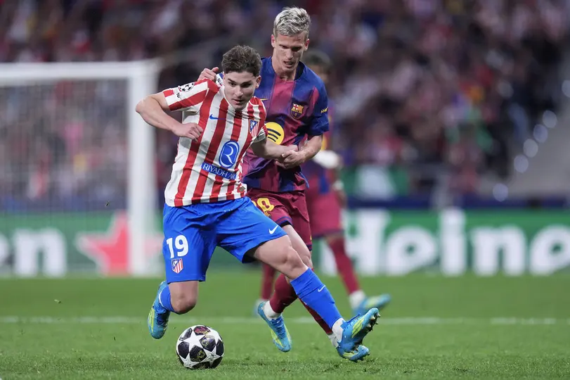 Julián Álvarez en el partido de Champions League de Atlético de Madrid contra Barcelona | AP