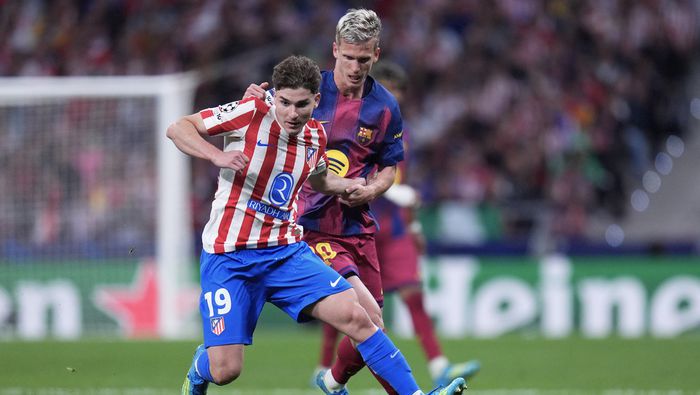 Julián Álvarez en el partido de Champions League de Atlético de Madrid contra Barcelona | AP
