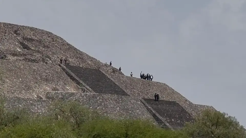Elementos de seguridad reforzaron la vigilancia en Teotihuacán luego del incidente./ RS