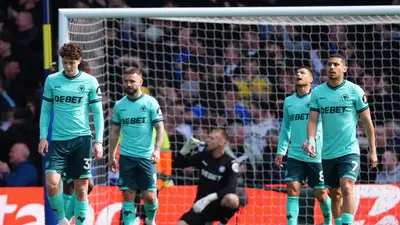 Los Wolves descienden tras el empate entre Crystal Palace y West Ham
