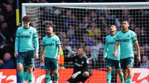 Los Wolves descienden tras el empate entre Crystal Palace y West Ham