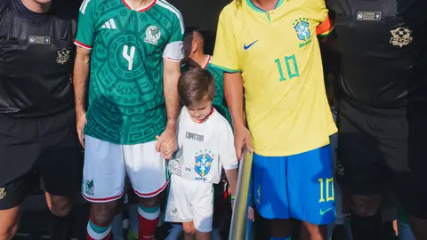 Ronaldinho con Rafa Márquez l X:10Ronaldinho