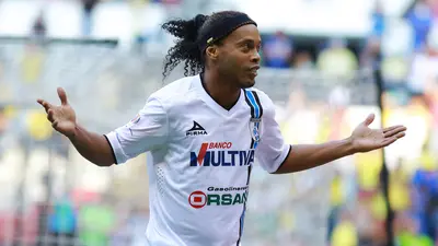 ¡Contra Ronaldinho! Querétaro no vencía como visitante a Chivas desde 2014