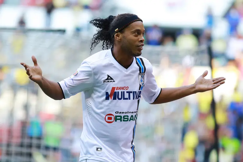 Ronaldinho en su paso por México le anotó doblete a América | Imago7