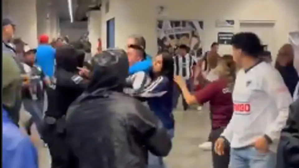 Pelea en el interior del Gigante de Acero l CAPTURA
