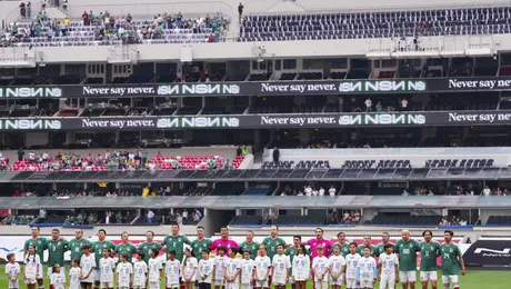 Leyendas de la Selección Mexicana reciben reconocimiento por conquista de Copa Confederaciones 1999