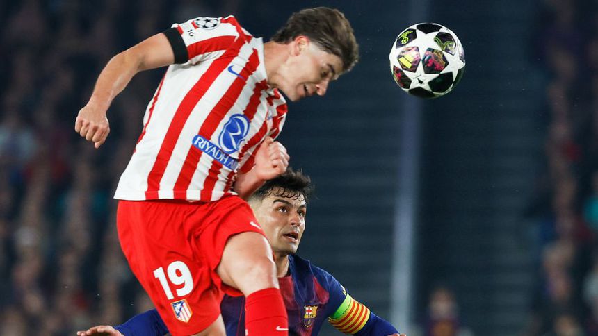 Julián Álvarez en el partido de Champions League de Atlético de Madrid contra Barcelona | AP