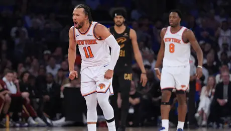 Knicks borran déficit de 22 puntos en 4to periodo y pegan primero en serie ante Cavs