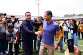 Efraín Juárez y Jaime Lozano en partido de Pumas y Pachuca en la Liga MX | MEXSPORT