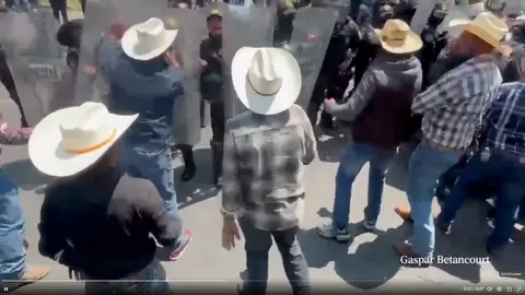 VIDEOS: Así fueron los enfrentamientos entre manifestantes y policías en CDMX