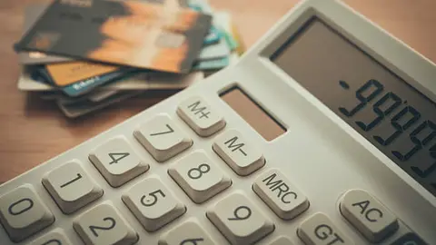 El tiempo para borrar una deuda del Buró depende del monto y las UDIS establecidas por ley. / iStock