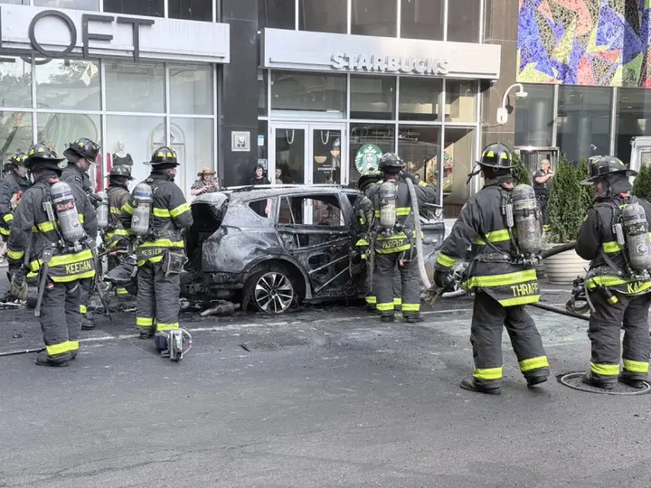 Las autoridades de Nueva York investigan qué pudo provocar el incendio / Redes Sociales