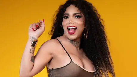 Influencer Paola Suárez sufre aparatoso choque; su camioneta quedó destrozada