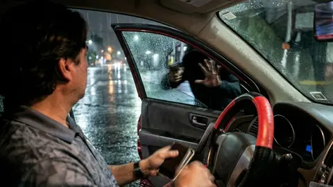 Querido reportero es bajado de su auto a punta de pistola en pleno enlace en vivo