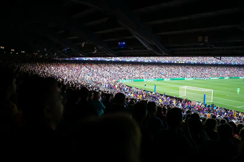 Las nuevas generaciones están cambiando por completo la manera de consumir eventos deportivos / Fikri rasyid