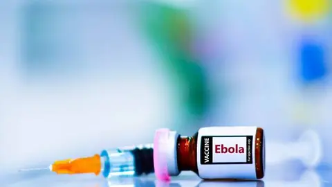 Personal médico mantiene vigilancia epidemiológica ante el aumento de casos sospechosos de ébola en África. / iStock