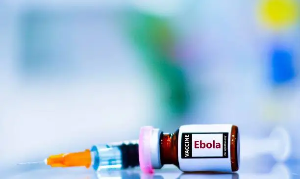 Personal médico mantiene vigilancia epidemiológica ante el aumento de casos sospechosos de ébola en África. / iStock