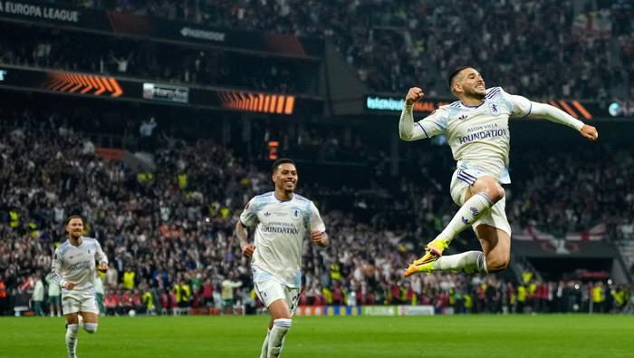 Jugadores de Aston Villa en celebración en la Final de Europa League contra Friburgo | AP