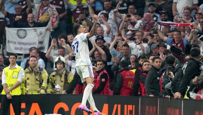 Morgan Rogers en celebración en la Final de Europa League entre Aston Villa y Friburgo | AP