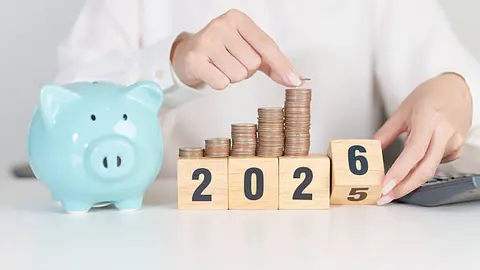 Especialistas recomiendan regularizar adeudos para mejorar más rápido el historial financiero. / iStock
