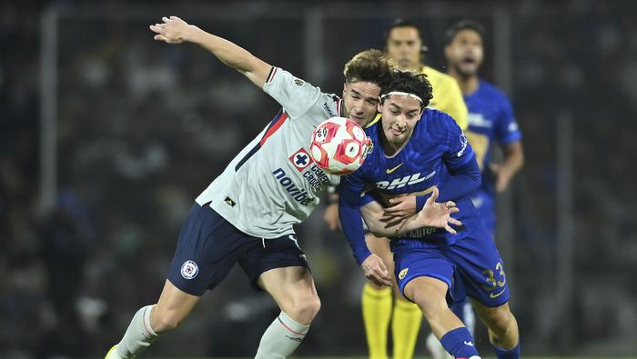 Agustín Palavecino y Jordan Carrillo en partido de Cruz Azul y Pumas en la Liga MX | IMAGO 7