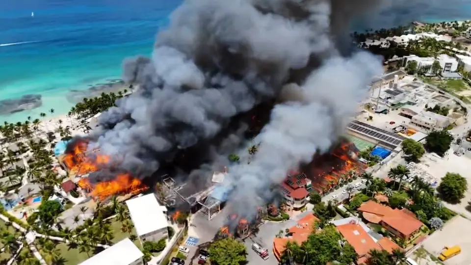 VIDEOS: Incendio en hotel de lujo deja una turista italiana muerta y más de 1,600 evacuados