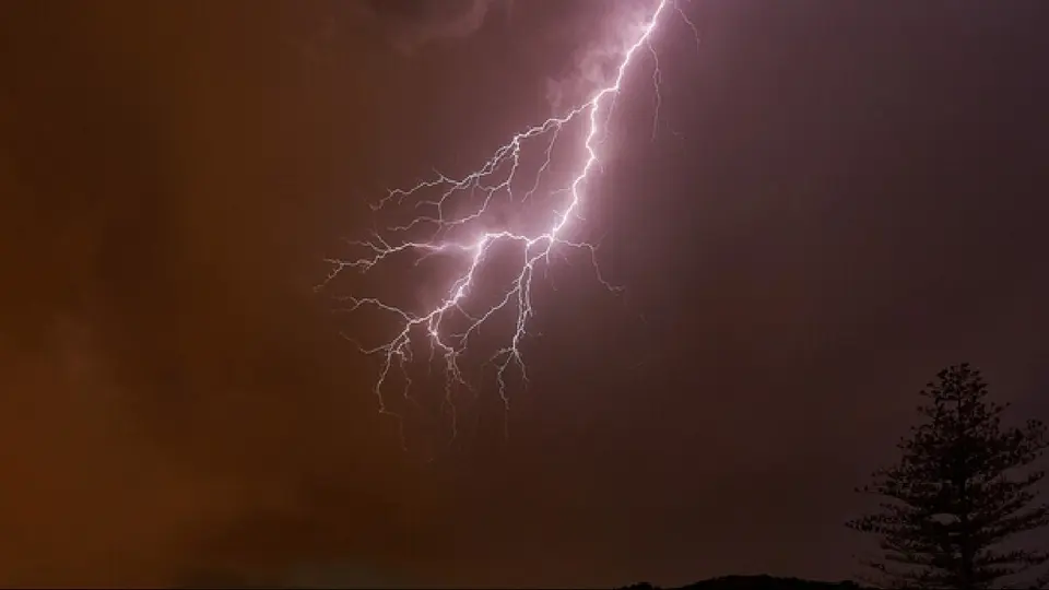 La descarga eléctrica fue de tipo Nube-Tierra, considerada una de las más peligrosas / Magnific