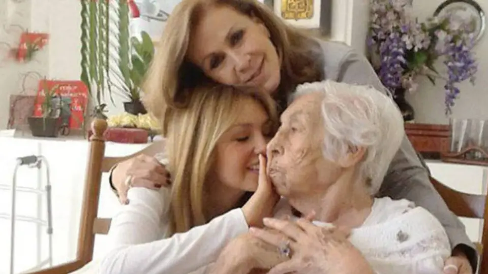 Condenan a enfermera por maltrato a Eva Mange, abuela de Laura Zapata y Thalía