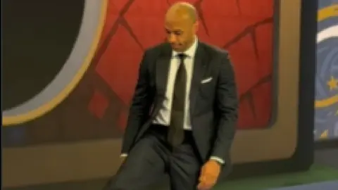 Thierry Henry derrochando talento l CAPTURA