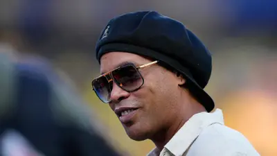 ¡Magia pura! Ronaldinho y Ronaldo, presentes en el duelo de Brasil